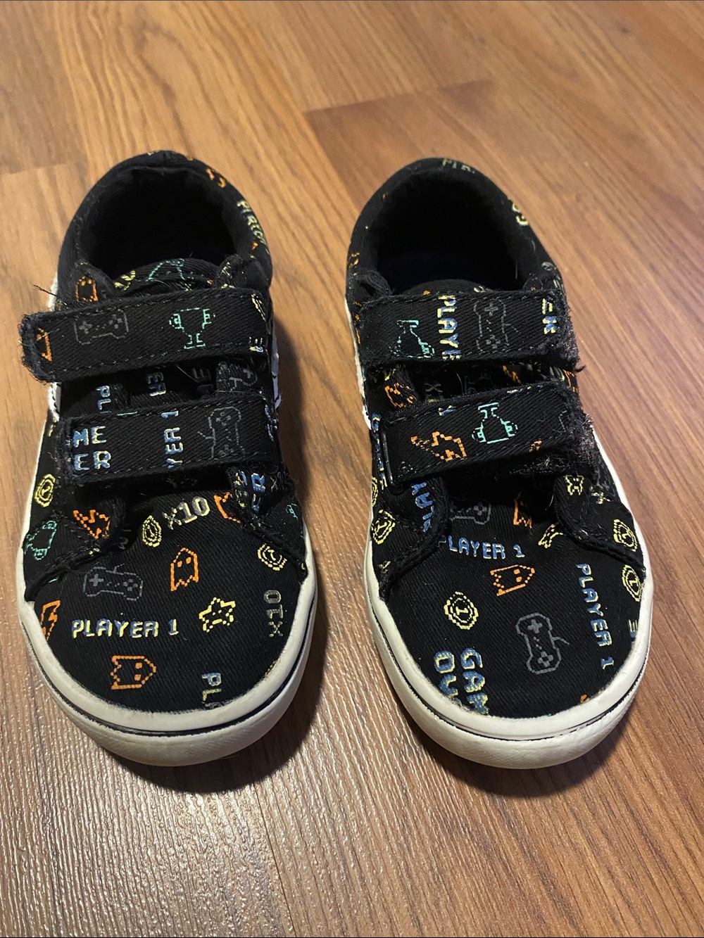 ✨8/$10. George. Kids sneakers. Size 9